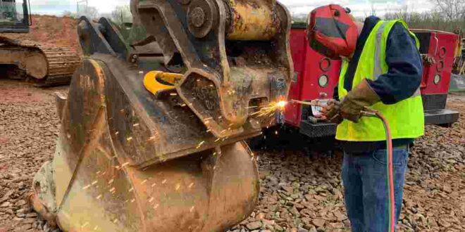 Heavy Equipment Welding and Fabrication: Crafting Excellence in Construction